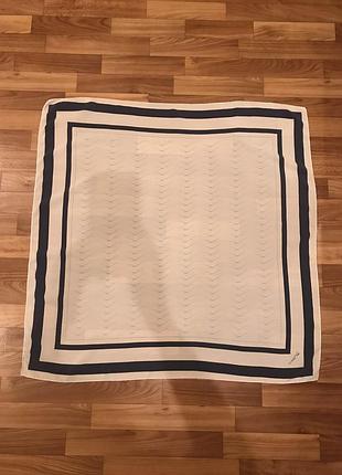 Елегантний хустку