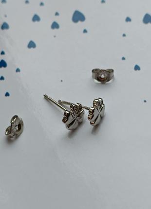 Срібні сережки-цвяшки 925 проби з цирконієм чотирилисник