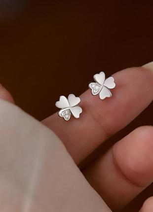 Срібні сережки-цвяшки 925 проби з цирконієм чотирилисник