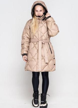 Гарне дитяче зимове стьобане пальто для дівчинки, з капюшоном та поясом