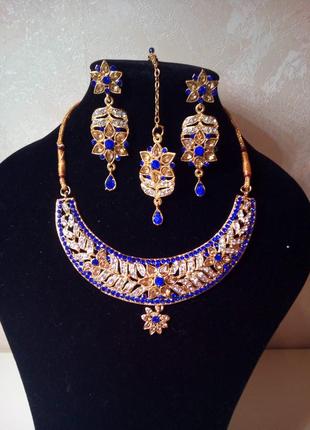 Комплект индийских украшений колье тикка сережки под золото с красными камнями4 фото