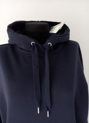 Худи темно синий цвет.