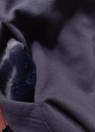 Худи темно синий цвет.
