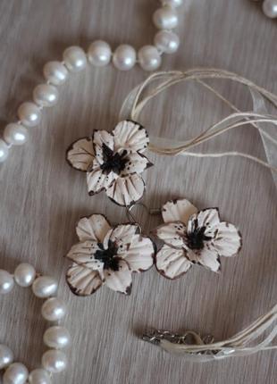 Сережки і кулон з квітами ручної роботи "шоколадні гладіолуси"1 фото