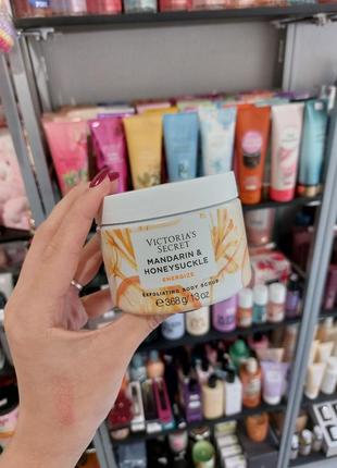 Скраб для тела victoria's secret natural body exfoliating scrub mandarin & honeysuckle 368 г