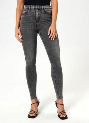 Джинсы скинни из плотного джинса с высокой посадкой серого цвета1 фото