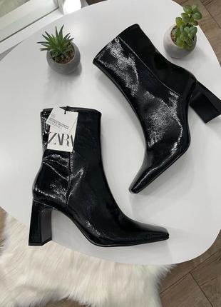 Лакированные получеловежки сапоги zara