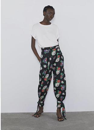 💝💝💝 стильні літні штани в квіти з за в’язками внизу від zara / xs