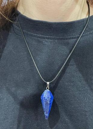 Натуральный камень лазурит кулон маятник в виде кристалла на шнурочке экошелк - подарок парню, девушке3 фото