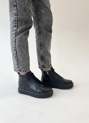 Черные демисезонные ботинки из натуральной кожи