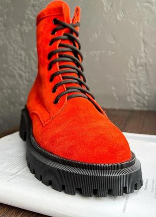 Ботинки оранжевые женские