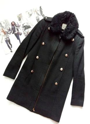 Черное пальто massimo dutti c меховым воротником