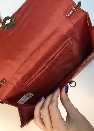 Лакова сумочка з ланцюжком3 фото