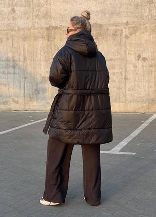 Комфортная теплая удлиненная куртка на осень-зиму под пояс с капюшоном🔝4 фото