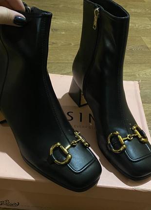 Напівчоботи з якісної екошкіри