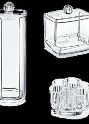 Набор косметических органайзеров.