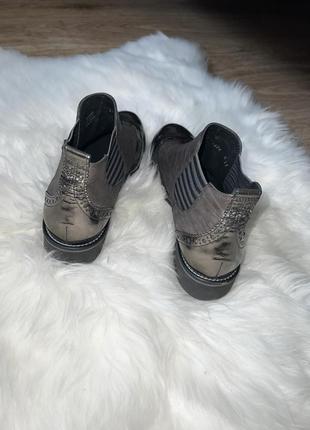 Туфли ботинки кожаные челси на резинке с лаковым носком4 фото