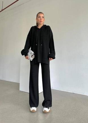Идеальный стильный черный женский костюмчик на осень из теплой мягкой ткани в рубчик 20231 фото