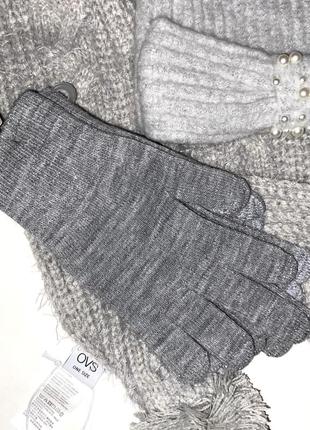 Набір: шапка флісова сірого кольору +шарф в‘язаний з помпонами+ перчатки з люрексовою ниткою5 фото