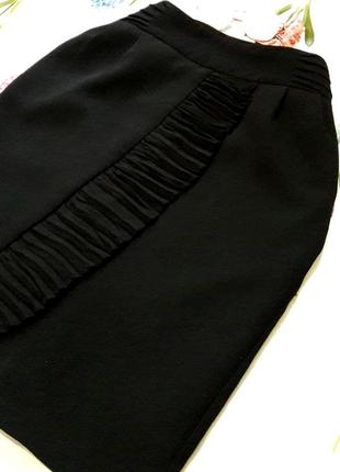 Стильная черная юбка миди  с оборкой имитацией запаха от next5 фото