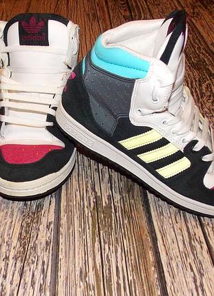 Демісезонні кросівки adidas для дівчини, розмір 39-40