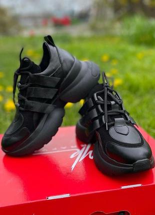 Весняні кросівки жіночі з натуральної шкіри замші з високою підошвою зручні модні красиві чорні 39р10 фото