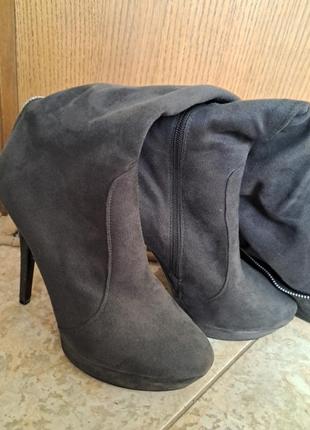 Ботфорты замшевые на шпильке