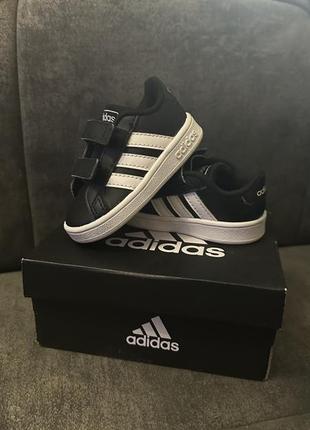 Кросівки adidas