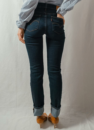 Темно-синие джинсы levi's 712 slim2 фото