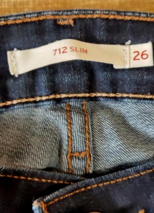 Темно-синие джинсы levi's 712 slim4 фото