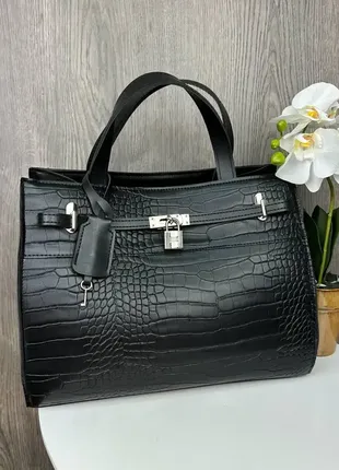 Велика жіноча сумка під рептилію з чорним декоративним замком. сумочка на плече рептилія крокодил за