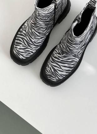 Ботинки зебра на овчине6 фото