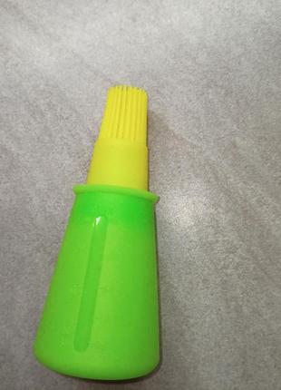 Кисточка с контейнером силиконовый.
кисточка с контейнером силиконовый..