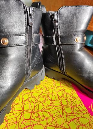 Ботинки черные демисезонные на девочку, материал эко кожа4 фото