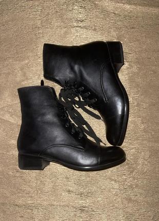 Женские кожаные ботинки на каблуке miratti1 фото