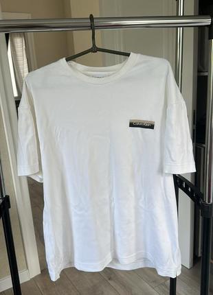 Белая футболка calvin klein