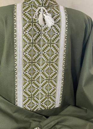 Стильная мужская рубашка на зеленом полотне. с-16791 фото