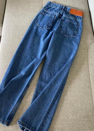 Женские синие прямые джинсы loewe с вышитым белым логотипом бренда стильные однотонные джинсы2 фото