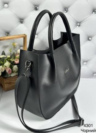 Стильная черная женская сумка на тонком ремешке .6 фото