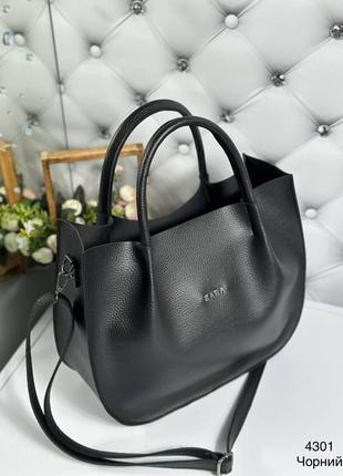 Стильная черная женская сумка на тонком ремешке .4 фото