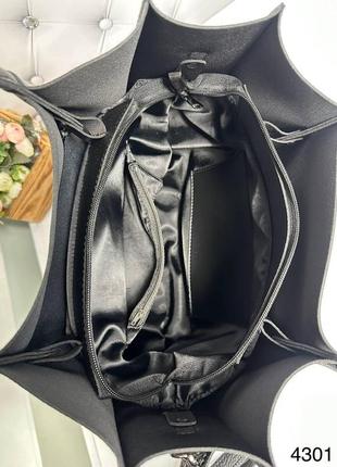 Стильная черная женская сумка на тонком ремешке .2 фото