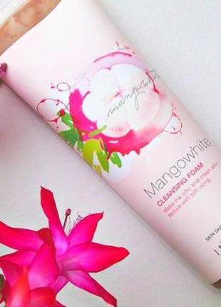Зволожуюча пінка з мангостiном its skin mangowhite cleansing foam 150 мл