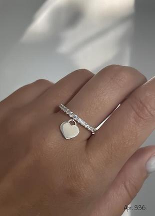 Серебряное кольцо  с камнями и подвеской сердце2 фото