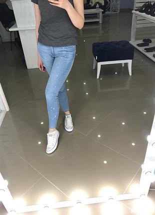 Очень классные джинсы gap с каплями краски 26