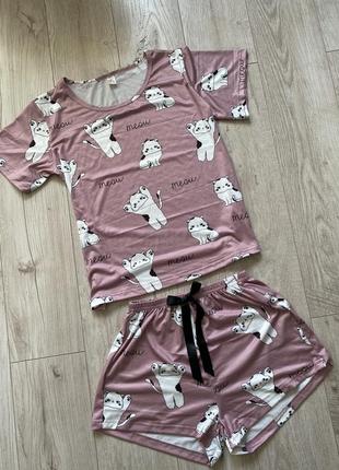 Красивая пижама шортами принт кишки хс-с 6-8