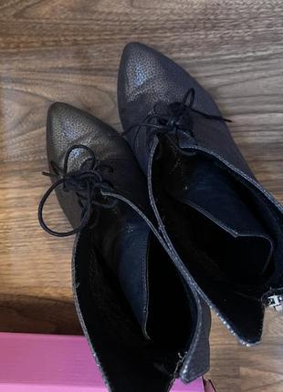 Женские ботинки на каблуке4 фото