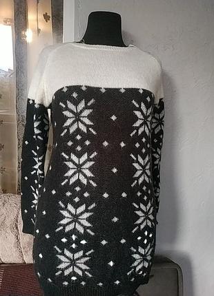 Красивенький,тепленький, вязаный свитерок,классно смотрится ,зимняя тематика   .фирменный, новый!