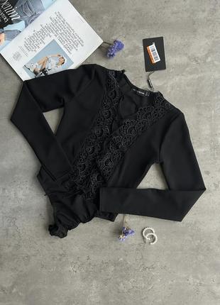 Неймовірний боді з шнурівкою від prettylittlething, чорний боді, ефектний боді, блузка