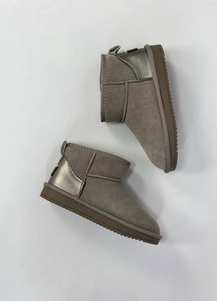 Ugg sand