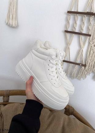 Зимние женские кроссовки